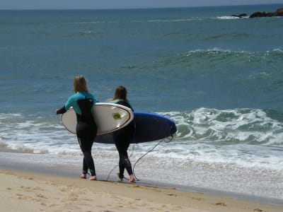 Beginner group surfing lessons and courses in Matosinhos, Porto