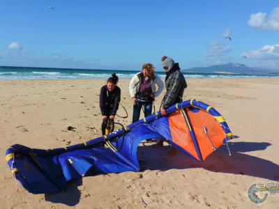 Anfänger Kitesurfing Unterricht in Tarifa