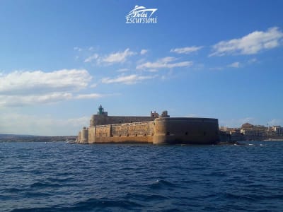 Excursión en barco por la isla de Ortigia y las grutas marinas de Siracusa, Sicilia