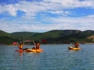 Kajakausflug auf dem Arenoso-Stausee, in der Nähe von Castellón