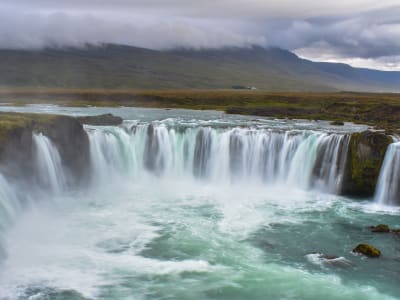 Cascadas y fiordos del noreste de Islandia desde Akureyri