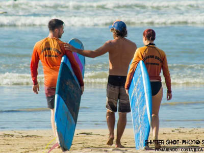 Semi surfing lessons in Tamarindo