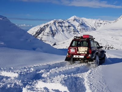 Glacier Jeep Tour on Vatnajökull Glacier near Jökulsárlón