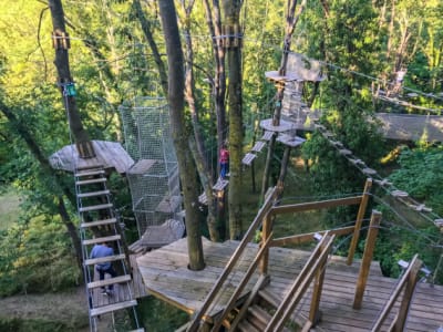 Excursión por las copas de los árboles en Accrocamp Rueil-Malmaison, cerca de París