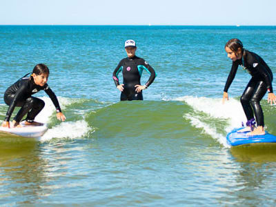 Surfing lessons and courses for children in Les Sables-d'Olonne