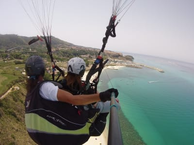 Tandem-Gleitschirmfliegen in Pizzo, Kalabrien