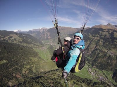 Tandem-Paragliding über Verbier, Schweiz