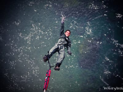 Saut à l'élastique dans les Gorges du Tarn près de Millau (107 mètres)