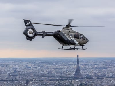 Hubschrauberflug über Paris und das Schloss von Versailles