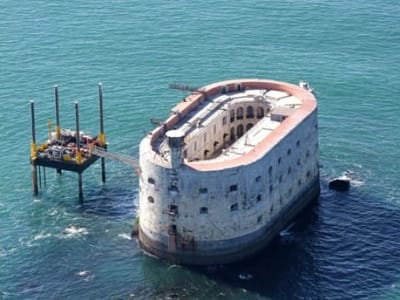 Vuelo en helicóptero sobre Fort Boyard, cerca de La Rochelle