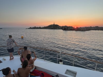 Crucero en barco al atardecer desde Bonifacio