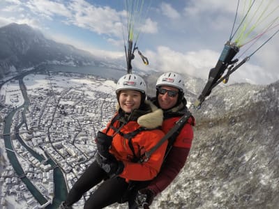 Vol hivernal en parapente tandem au-dessus d'Interlaken