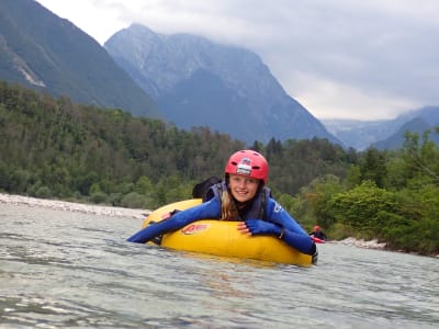 Boya remolcada por el río Soča desde Bovec