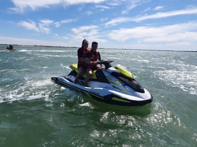 Excursión en moto acuática a Fort Boyard desde La Rochelle