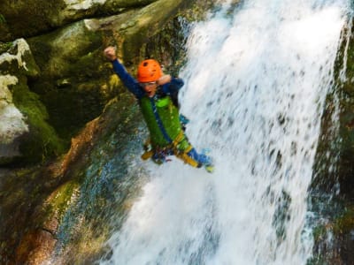 Canyoning in der Schlucht, Massif du Bugey