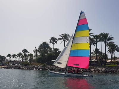 Clase de Vela en Catamarán sobre la Bahía de Alcudia, Noreste de Mallorca