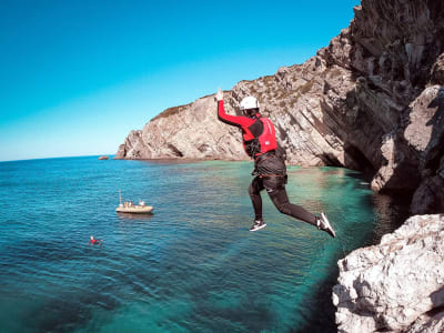 Coasteering en el Parque Natural de Arrabida, cerca de Lisboa