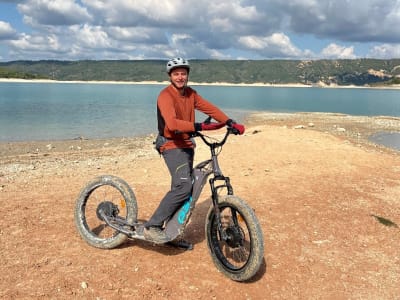 Electric scooter ride in Les Salles-sur-Verdon near the Gorges du Verdon