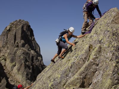 Cruzando las aiguilles crochues en el macizo del Mont Blanc en Chamonix