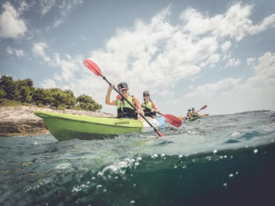 Excursión guiada en kayak a las rocas de la Gaviota desde Pula