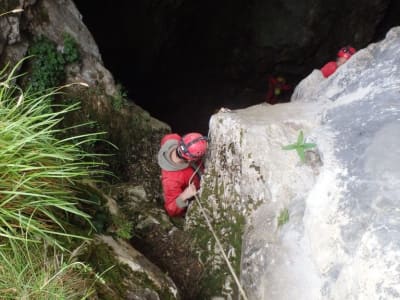 Espeleología en la sima de Sakanie, cerca de Foix