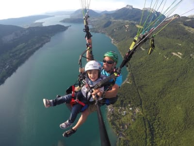 Vol en parapente tandem au-dessus du lac d'Annecy, Haute-Savoie