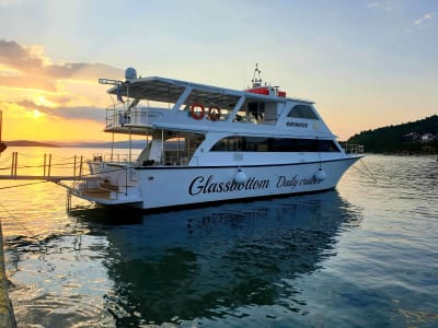 Crucero en barco con discoteca al atardecer desde Ouranoupoli al Monte Athos en Calcídica