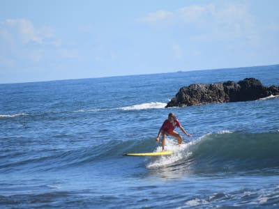 Surfing discovery lesson and course in Tahiti