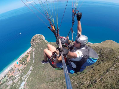 Parapente en tandem au-dessus de Messine, Sicile