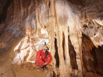 Espeleología en la cueva del Ermitage, Aude