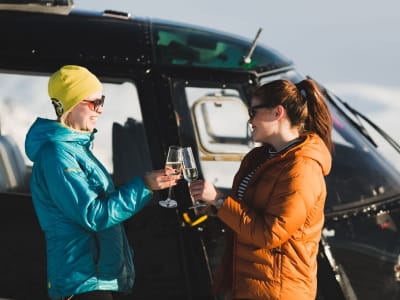 Vol en hélicoptère, atterrissage et happy hour sur un sommet près de Reykjavik