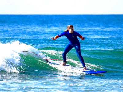 Clases de surf en la playa de Falesia, Vilamoura, Algarve