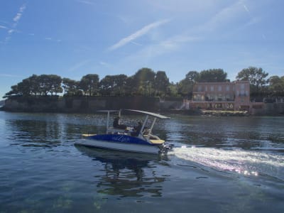 Balade en couple à bord d’un bateau privé depuis Beaulieu-sur-Mer, près de Nice