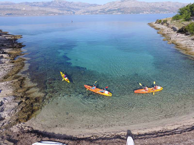 Excursion en kayak de mer de Postira à Lovrečina sur l'île de Brač.