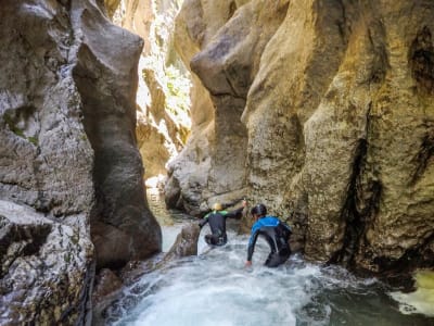 Canyoning in Riu Blanc u Obarra (Lérida) in den katalanischen Pyrenäen