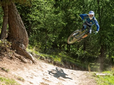 Cursos de bicicleta de montaña y sesiones de bike park en la región de los Altos Alpes