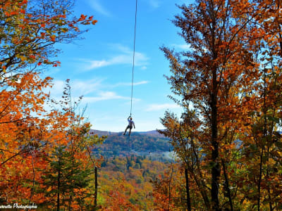 Ziplining-Parcours in Mont-Catherine in den Laurentianern