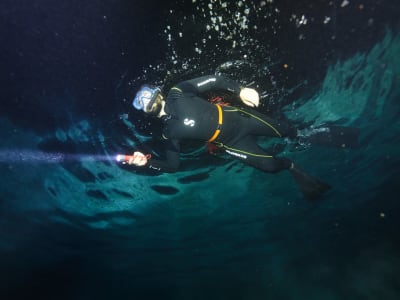 Night snorkeling tour in Moorea's lagoon