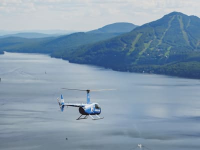 Vuelo en helicóptero sobre el lago Memphremagog, cerca de Sherbrooke