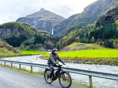 Visita guiada en e-Bike por Flåm (Noruega)