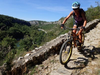 Recorrido en bicicleta eléctrica por las Gargantas del Ardèche