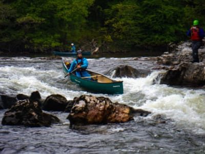 Excursión guiada de día completo en canoa por el lago y el río