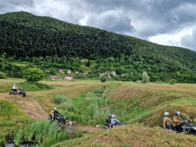 Quads en el valle de Gacka, cerca de Otočac