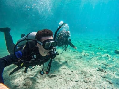 Descubra el submarinismo en el Pireo, en el puerto de Atenas