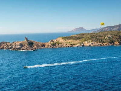 Parasailing en Cargèse, Córcega