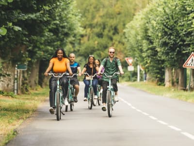 Paseo en bicicleta eléctrica por los jardines del Parque del Vexin, cerca de París