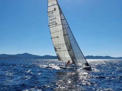 Ganztägige Segeltour auf einem Regatta-Segelboot im Archipel von Zadar