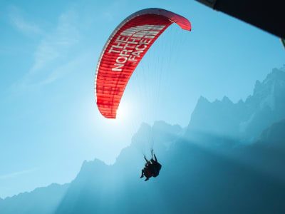 Gleitschirmflug über Chamonix, vom Plan de l'Aiguille