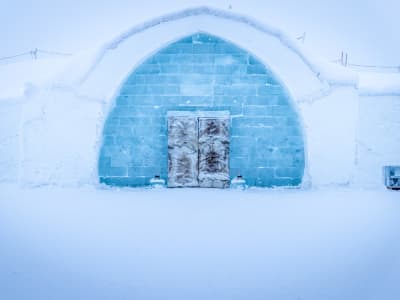 Geführte Tour durch das Eishotel mit Verkostung lokaler Street Foods in Kiruna