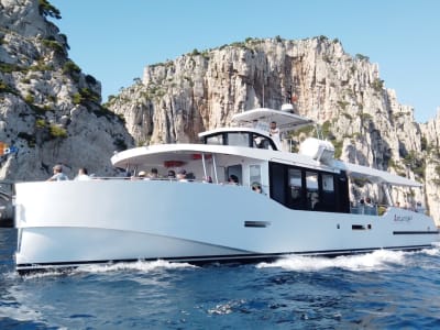 Balade en bateau dans le Parc national des Calanques depuis Bandol